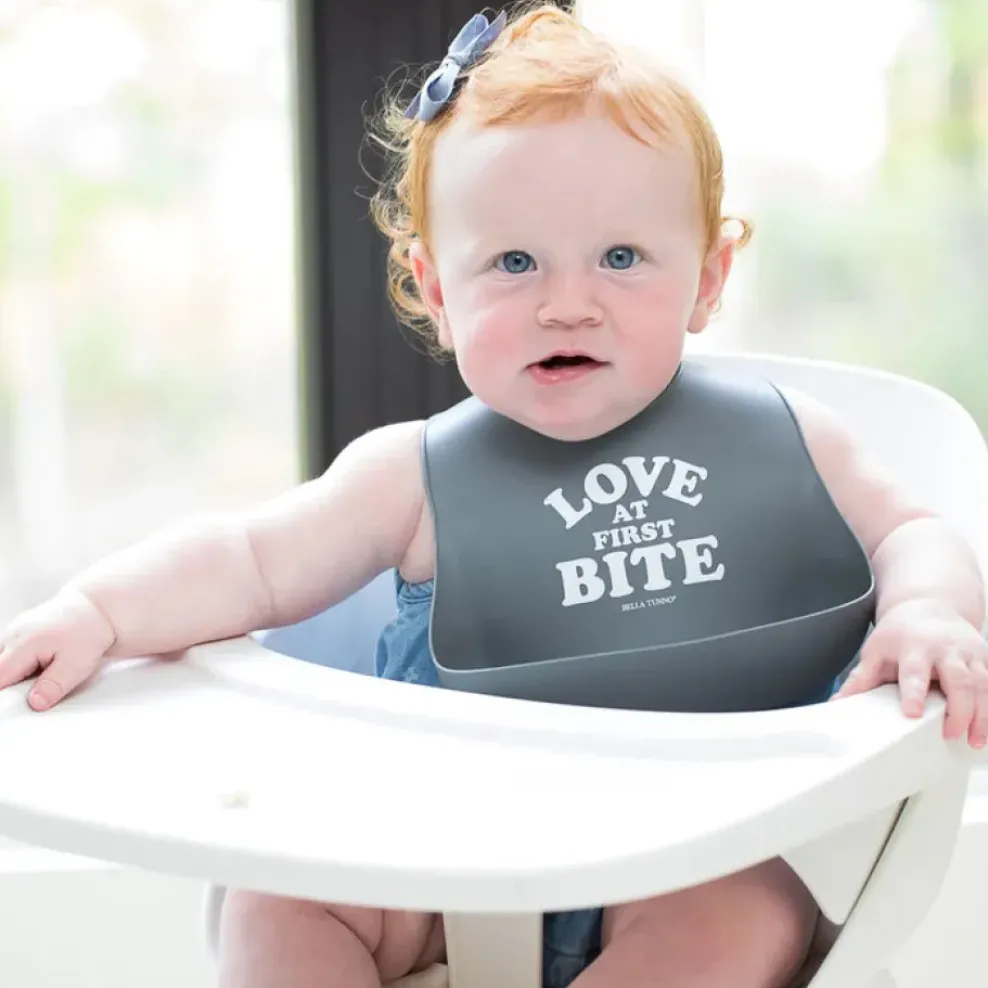 Bella Tunno Wonder Bib: Love at First Bite Hot